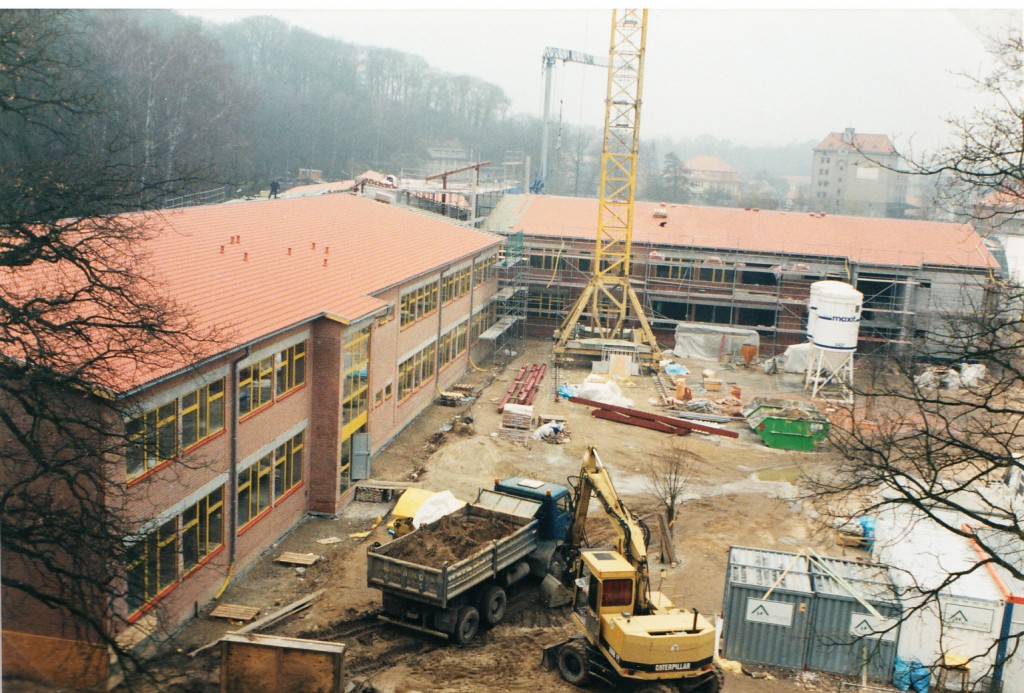 Das Schulgebäude wächst (2)